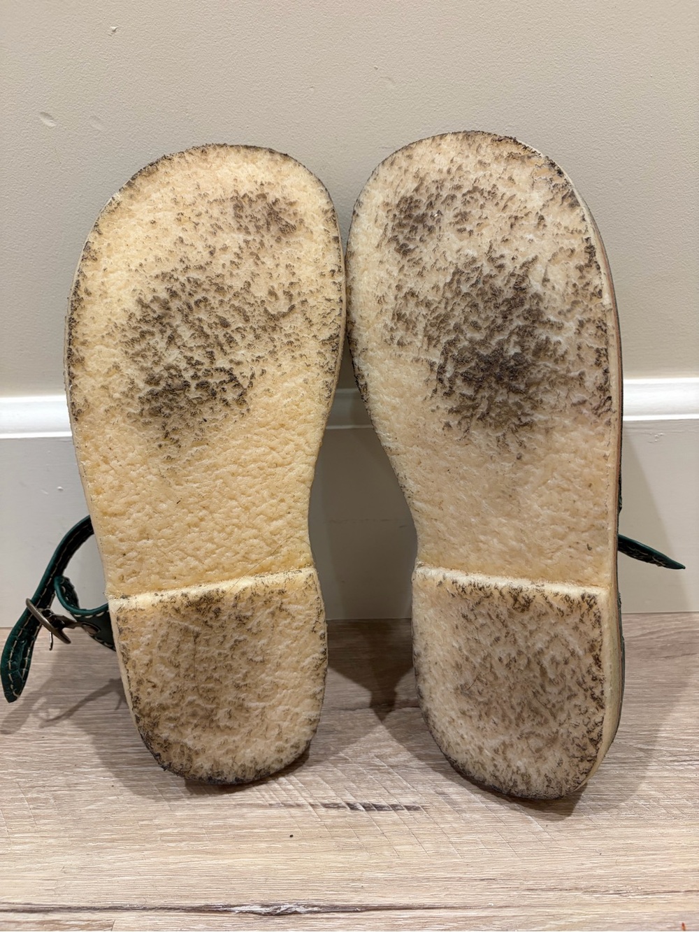 Duckfeet Mols Green Leather Mary Jane Sandals - Picture 6 of 7